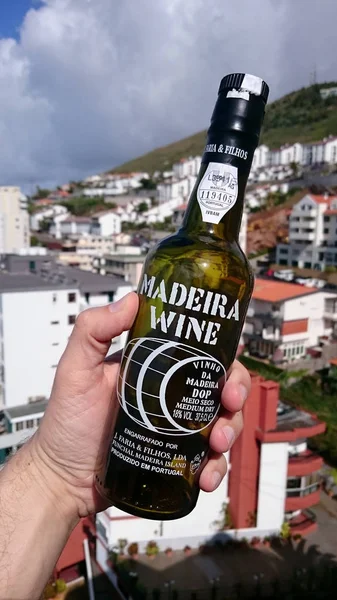 Φουντσάλ Πορτογαλία Μαΐου 2017 Άδειο Μπουκάλι Από Κρασί Madeira Αυτό — Φωτογραφία Αρχείου