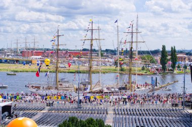 Szczecin, Polonya - 05 Ağustos 2017: Uzun gemi yarışları. Gemi yelken için uluslararası olay. Szczecin şehir Tall Ships yarışları Şu anki sponsorudur