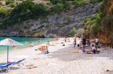 Zakynthos Island, Yunanistan - 06 Eylül 2016: Makris Gialos beach, adanın en ünlü plajlarından