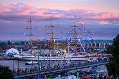 Szczecin, Polonya - 05 Ağustos 2017: Uzun gemi yarışları. Gemi yelken için uluslararası olay. Szczecin şehir Tall Ships yarışları Şu anki sponsorudur