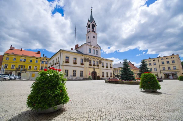 Praça da cidade de Lubawka, Lower Silesia, Polónia — Fotografia de Stock