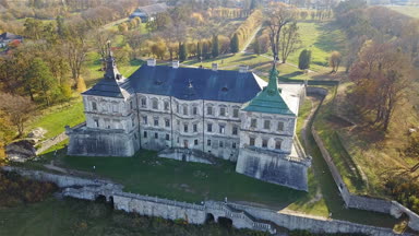 Eski Pidhirtsi kale kuşbakışı görüntüleyin. Ukrayna