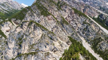 Büyük taş dağ Alpleri'nde havadan görünümü.