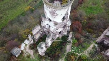 Chervonohorod Kalesi'nin yıkık kuleleri hava görünümünü. Üstten görünüm. Ukrayna