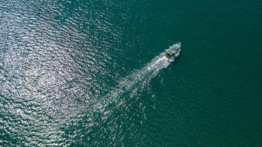 Hava - deniz powerboat yelken görüntülemek.