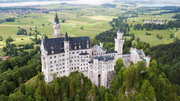 Widok Powietrza Zamku Zamku Neuschwanstein Alpejskich Gór — Zdjęcie stockowe