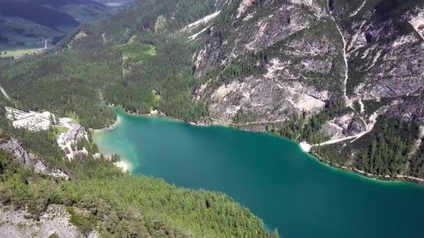 Vista Aérea Del Lago Cristalino Lago Braies Italia — Vídeo de stock