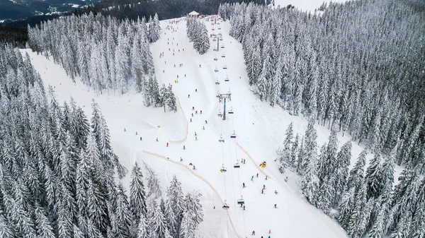 滑雪胜地缆车鸟瞰图 — 图库照片