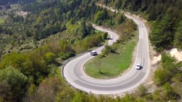 Letecký Pohled Pohybu Vozidel Hadí Horské Silnici Chorvatsko — Stock video