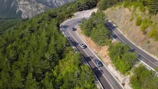 Vista Aérea Movimento Veículos Uma Estrada Serpentina Montanha Croácia — Vídeo de Stock