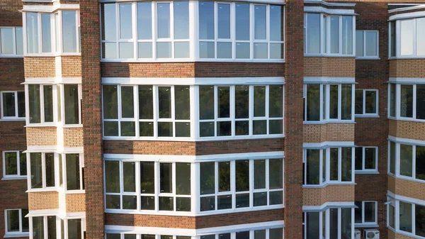 Yeni Bir Konut Binasının Pencerelerinin Havadan Görüntüsü — Stok fotoğraf