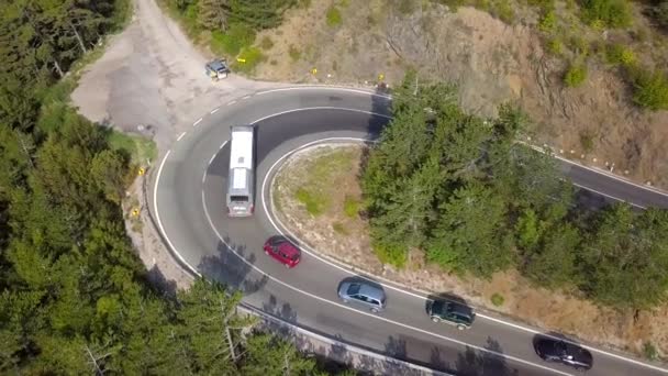 Luchtfoto Van Stroom Van Vervoer Serpentine Bergweg Kroatië — Stockvideo