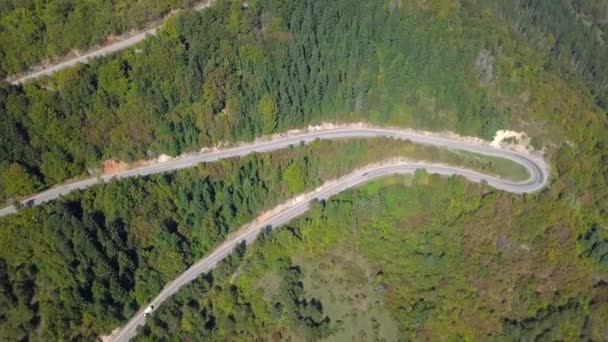 Flygfoto Över Den Slingrande Bergsväg Kroatien Ovanifrån — Stockvideo