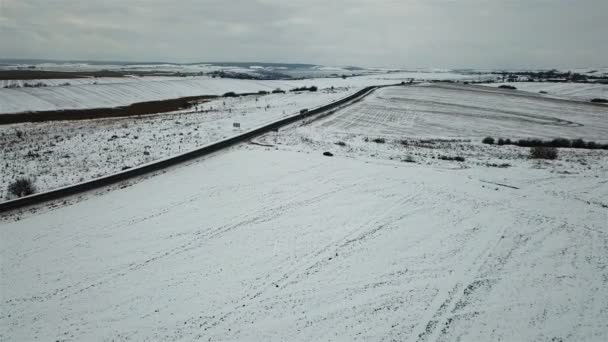 Vista Panorâmica Movimento Dos Veículos Estrada Inverno — Vídeo de Stock