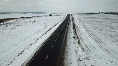 Bird's-Eye view kış yol ve karla kaplı alanlar