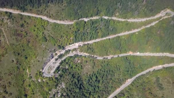Vista Pájaro Serpentina Carretera Montaña Croacia Vista Superior — Vídeos de Stock