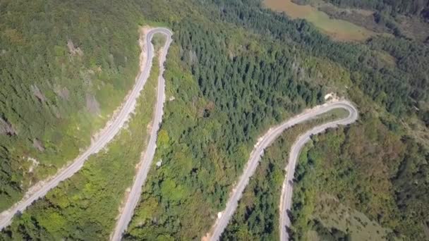 蛇形山路的鸟图 克罗地亚 顶视图 — 图库视频影像