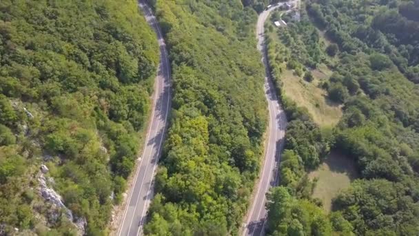 Kuş Bakışı Serpantin Dağ Yolu Üzerinde Hırvatistan Üstten Görünüm — Stok video