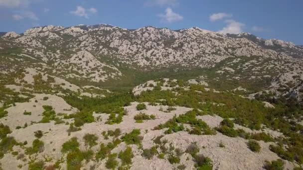 クロアチアの石造り山の空中写真 — ストック動画