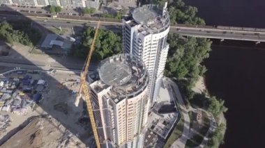 Bir çok katlı konut Dinyeper dolgu üzerinde bina inşaat hava görünümünü. Kyiv, Ukrayna