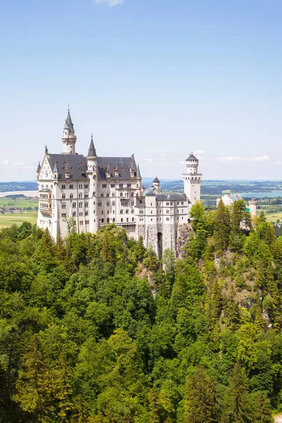 Alp Dağları'nda castle Neuschwanstein Kalesi için havadan görüntüleyin.