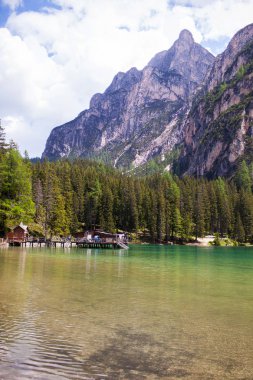 Berrak Gölü Lago Di Braies göster