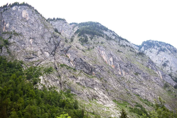 Vista das grandes montanhas de pedra nos Alpes — Fotografia de Stock