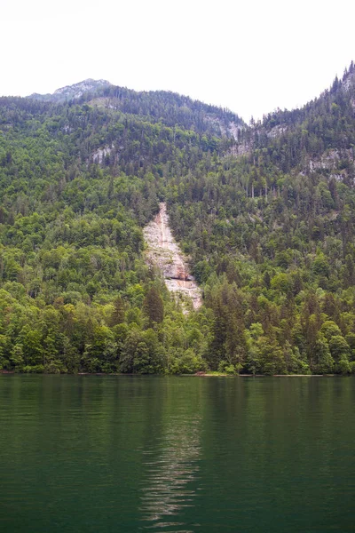 Large stone mountains in the Alps on Konigssee Lake — Stock Photo, Image