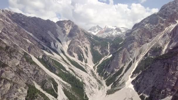 Vue Aérienne Flux Boue Avec Neige Haute Dans Les Montagnes — Video