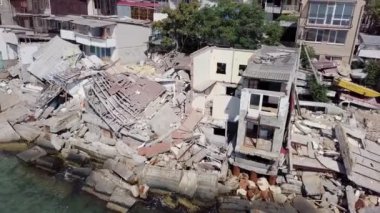 Şehrin Chernomorsk, Ukrayna'nın toprak kayması sonuçları havadan görünümü