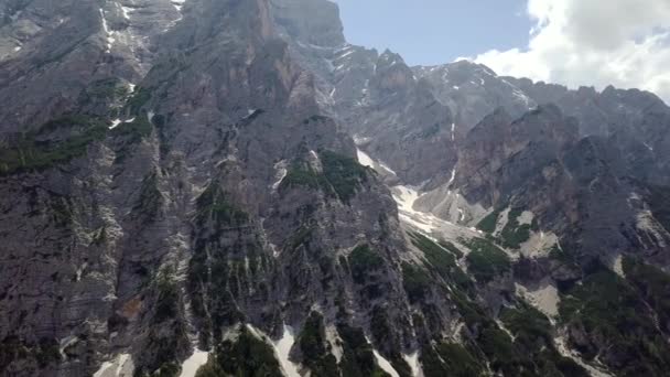 Vista Aérea Del Flujo Lodo Con Nieve Alta Las Montañas — Vídeos de Stock