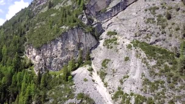 アルプスの大きい石造りの山の空撮 — ストック動画