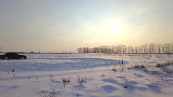 Kijów Ukraina Października 2018 Czerwony Samochód Retro Drift Polu Śniegu — Wideo stockowe