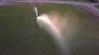 Bir futbol sahası Çim Sulama havadan görünümü