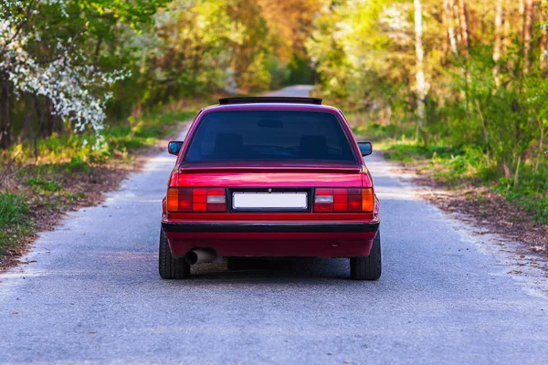 A régi, piros, német autó hátulja. — Stock Fotó