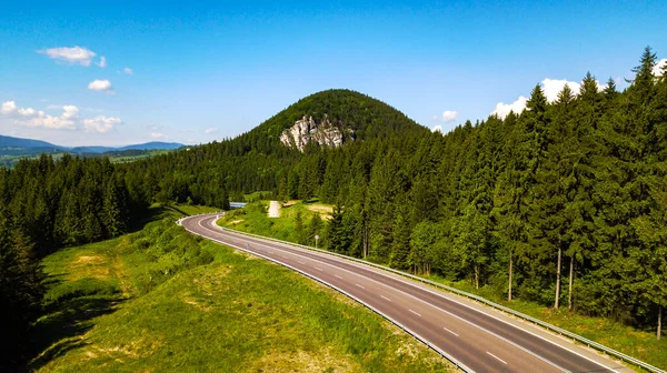 Aerial view from the heights of the road that runs through the Slovak Mountains — Stock Photo, Image