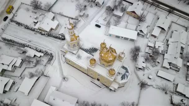 Vue Aérienne Une Église Dans Une Petite Ville Ukrainienne Hiver — Video