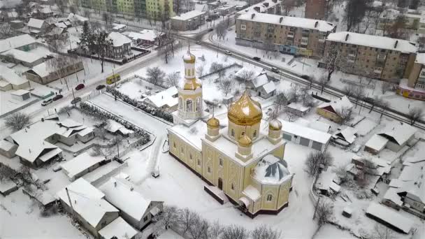 Vista Aérea Panorama Cidade Ucraniana Com Uma Igreja Inverno Durante — Vídeo de Stock