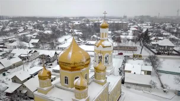 Вид Воздуха Золотой Купол Церкви Крупным Планом Украинском Городе Эмильчено — стоковое видео