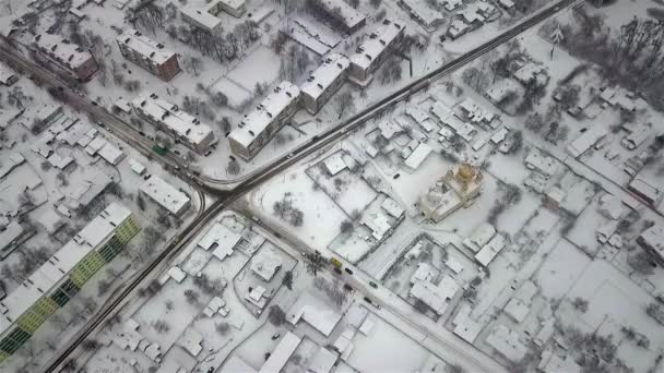 Повітряний Вид Панораму Українського Міста Церквою Взимку Під Час Снігопаду — стокове відео