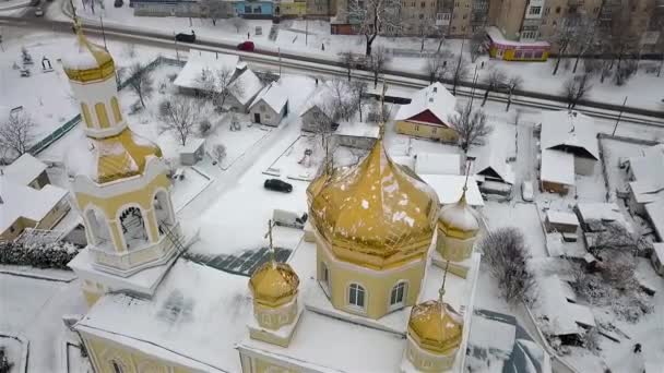 Luftaufnahme Der Goldenen Kuppel Der Kirche Der Ukrainischen Stadt Emilcheno — Stockvideo