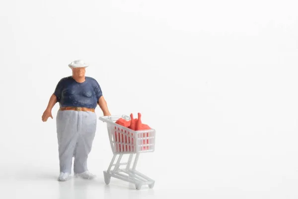 Estatueta Miniatura Homem Obeso Com Carrinho Supermercado — Fotografia de Stock