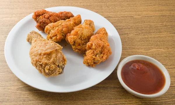 Cozinha Comida Uma Placa Pequenas Grandes Asas Frango Frito Crocante — Fotografia de Stock