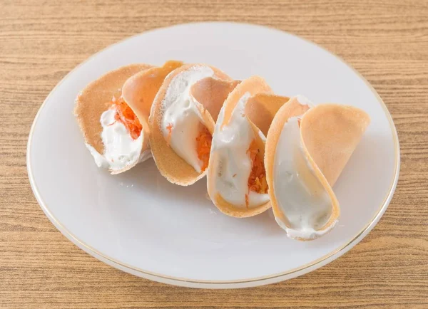 Spuntino Tradizionale Tailandese Dessert Piatto Croccante Pancake Crepes Ripieni Crema — Foto Stock