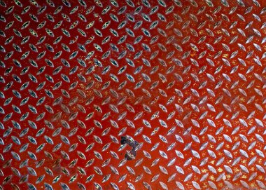 Arka plan deseni, metin kopyalama yeri olan kahverengi elmas Metal plaka yatay dokusuna dekore edilmiş.