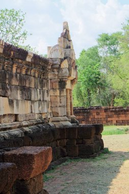 Prasat Sdok Kok Thom Shiva Lingam kutup, Tayland tarihi Park vardır adanmış bir antik Khmer Hindu tapınağı Shiva yapılan kırmızı Laterite tuğla ve kumtaşı. 