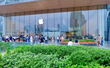 Bangkok, Tayland-Kasım 12, 2018: Bangkok Riverside, Apple Store, simge Siam mağaza Magnolias Waterfront konut Condominium ile.
