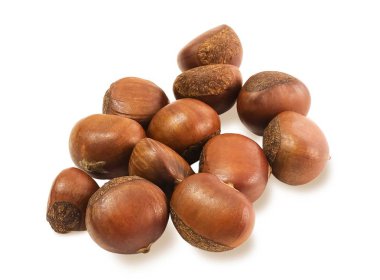 Gıda ve mutfağı, geleneksel kavrulmuş kestane beyaz arka plan üzerinde izole. Yüksek C vitamini ve piridoksin, folat, Riboflavin, tiamin Vitamin B.
