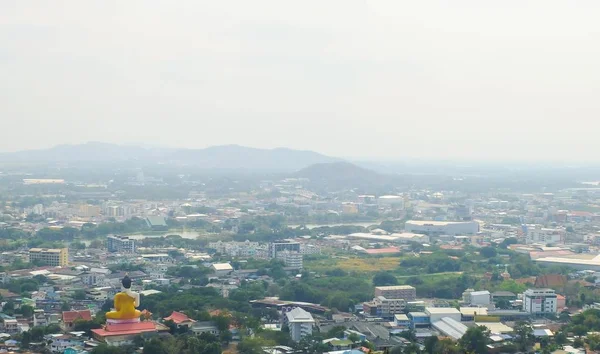 ประเทศไทย มมองทางอากาศของเม องนครสวรรค อมพระใหญ และแม าเจ าพระยา ในว นหมอกหร นหมอกคว — ภาพถ่ายสต็อก