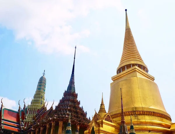 Piękne Złote Pagody Kaplicy Świątyni Wat Phra Kaew Pałac Bangkok — Zdjęcie stockowe